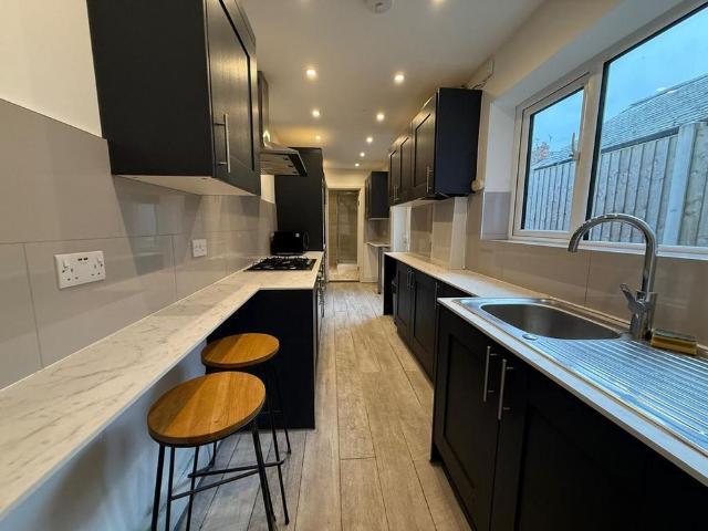 4 bedroom terraced house to rent