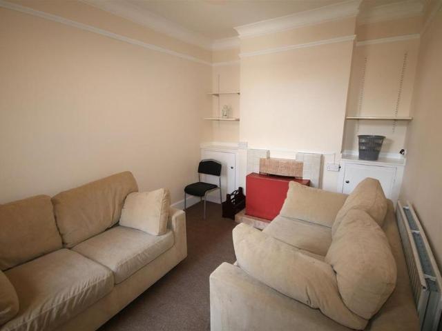 4 bedroom terraced house to rent