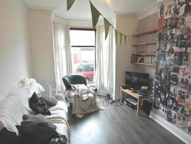 4 bedroom terraced house to rent