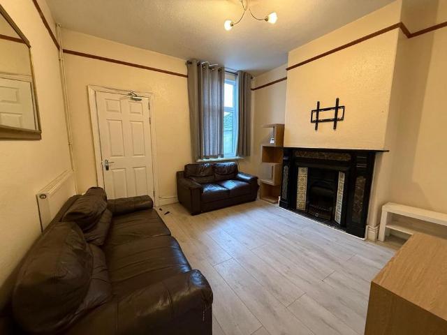 4 bedroom terraced house to rent