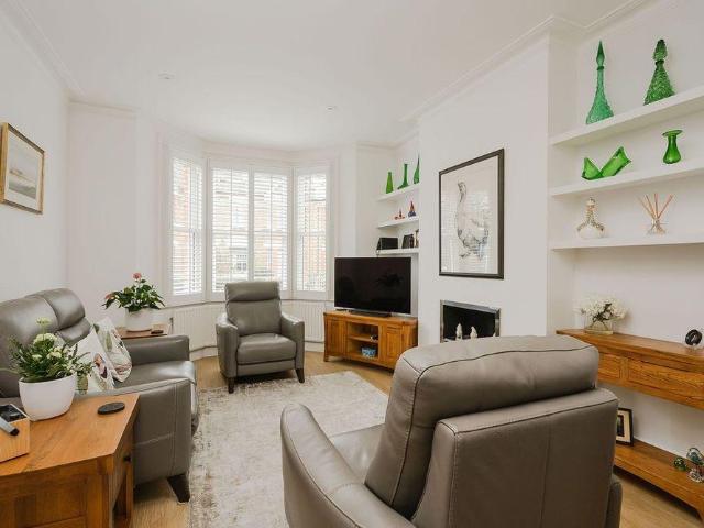 4 bedroom terraced house to rent