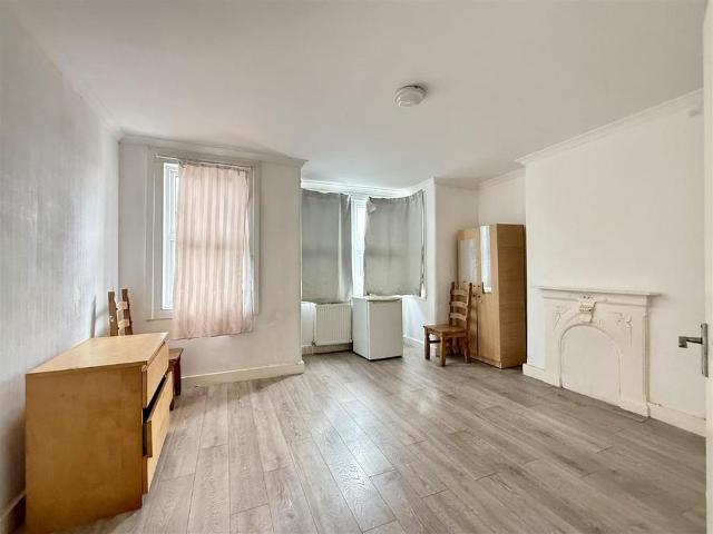 4 bedroom terraced house to rent