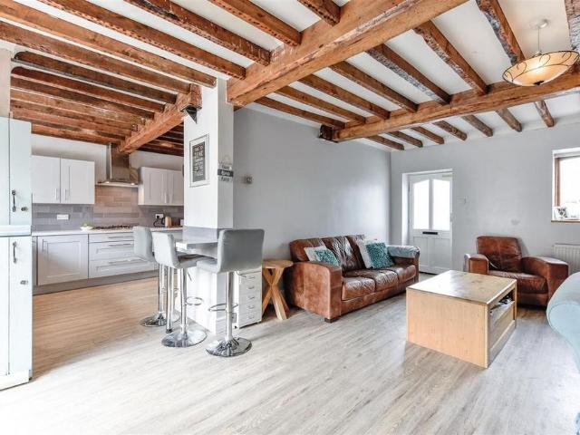 4 bedroom terraced house to rent