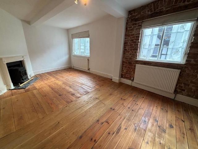 4 bedroom terraced house to rent