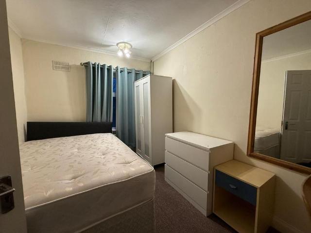4 bedroom terraced house to rent