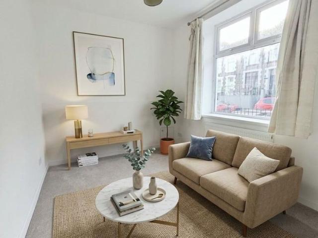 4 bedroom terraced house to rent