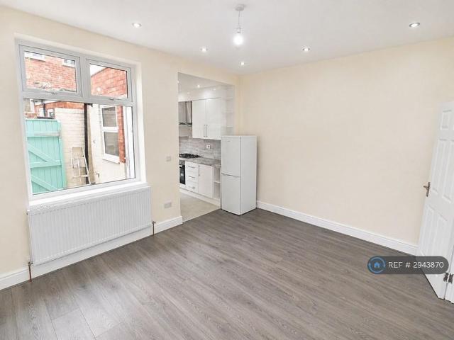 4 bedroom terraced house to rent
