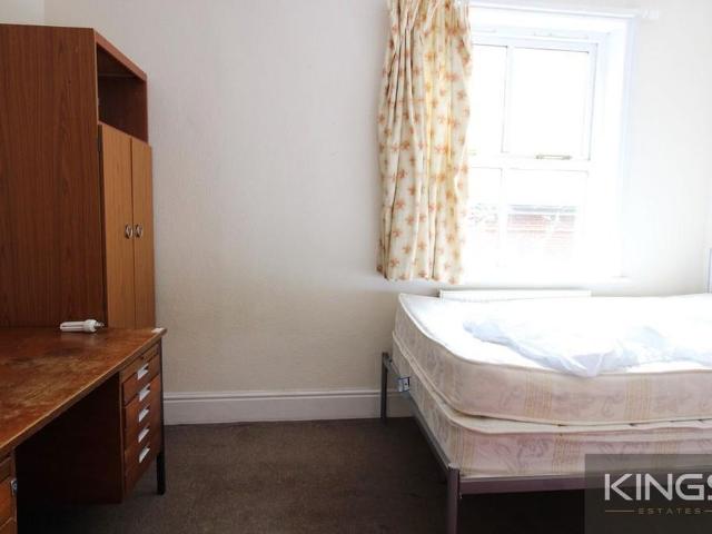 4 bedroom terraced house to rent