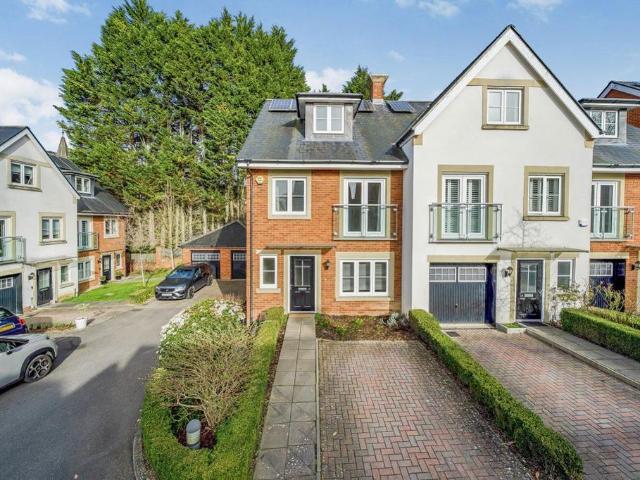 4 bedroom terraced house to rent