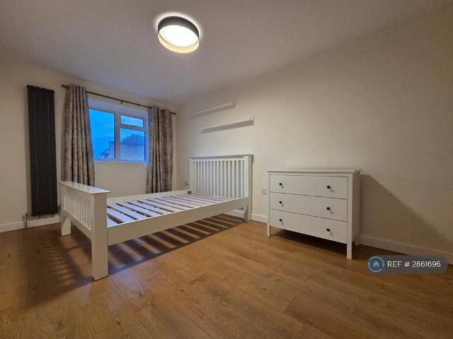 4 bedroom terraced house to rent