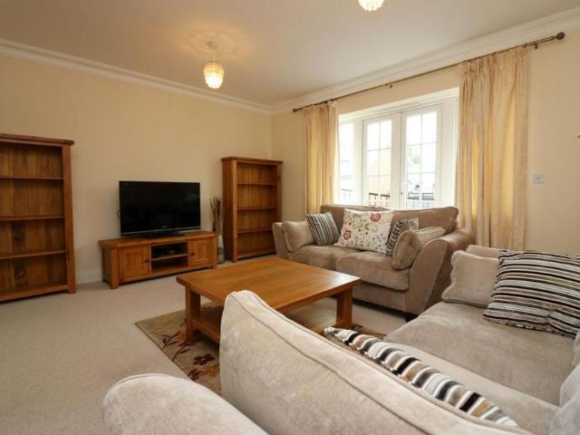 4 bedroom terraced house to rent