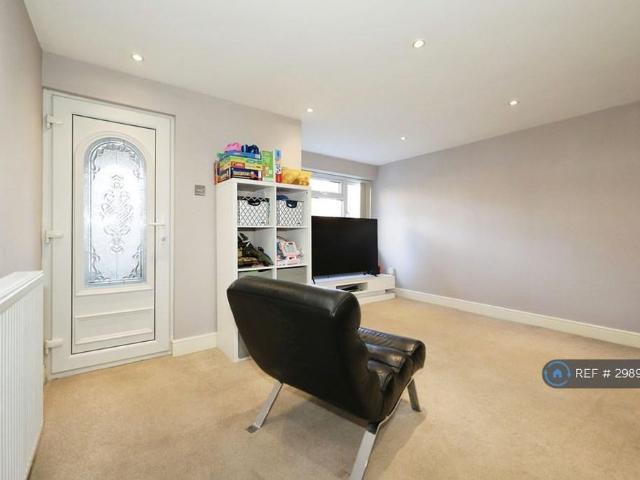 4 bedroom terraced house to rent