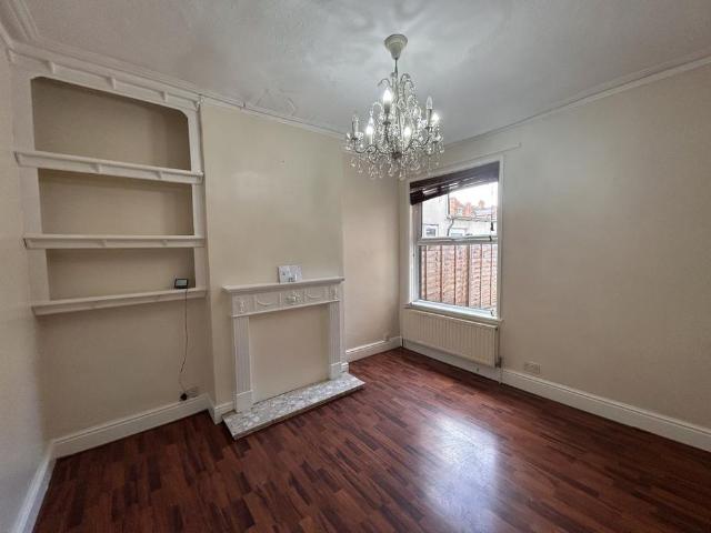 4 bedroom terraced house to rent
