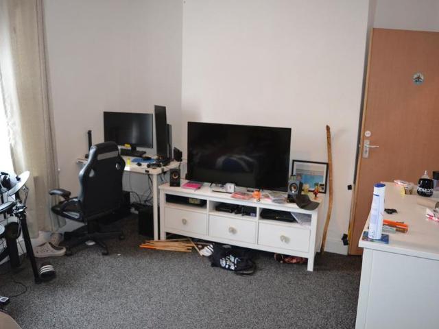 4 bedroom terraced house to rent