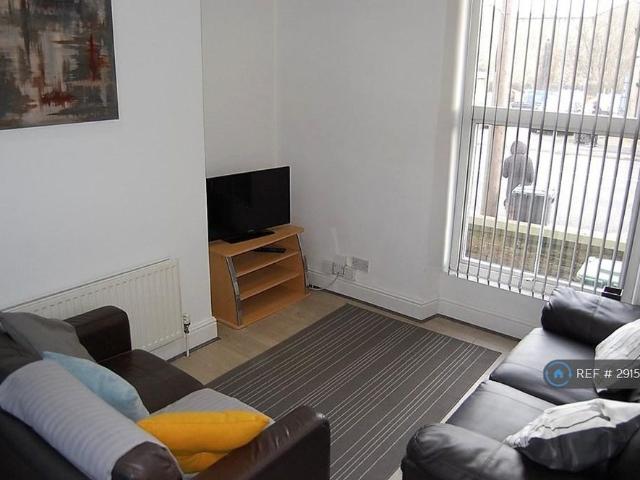 4 bedroom terraced house to rent