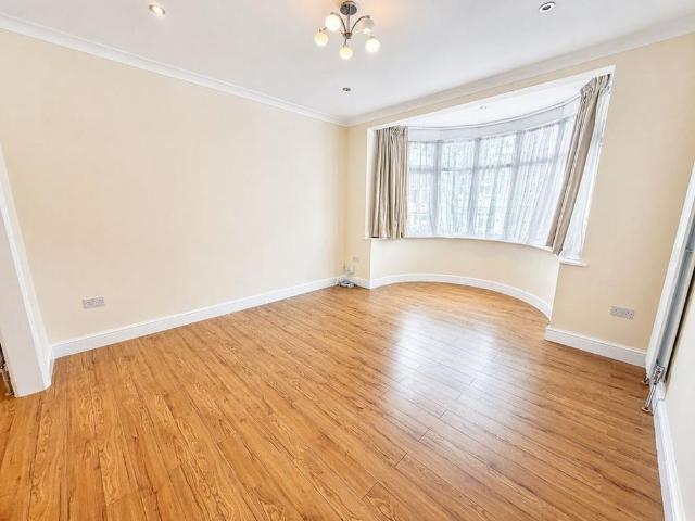 4 bedroom terraced house to rent