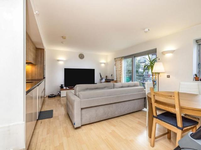 4 bedroom flat to rent
