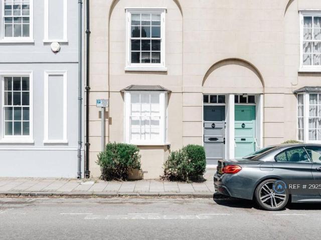 4 bedroom terraced house to rent