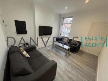 4 bedroom terraced house to rent