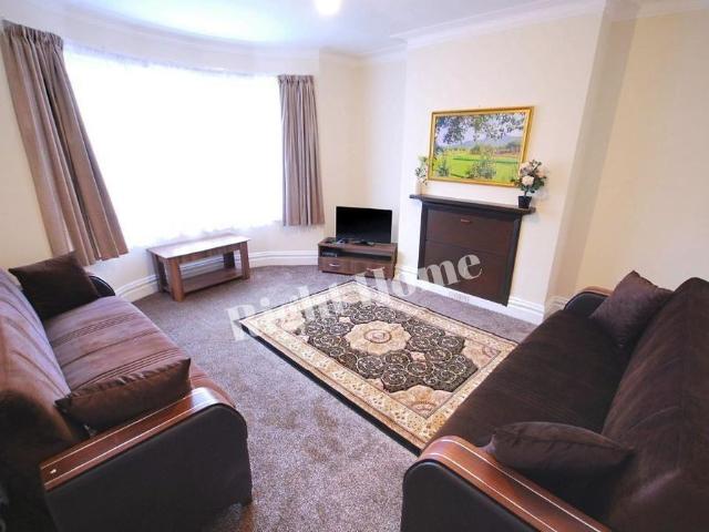 4 bedroom terraced house to rent