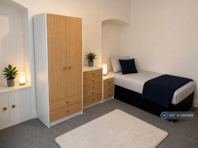 4 bedroom terraced house to rent