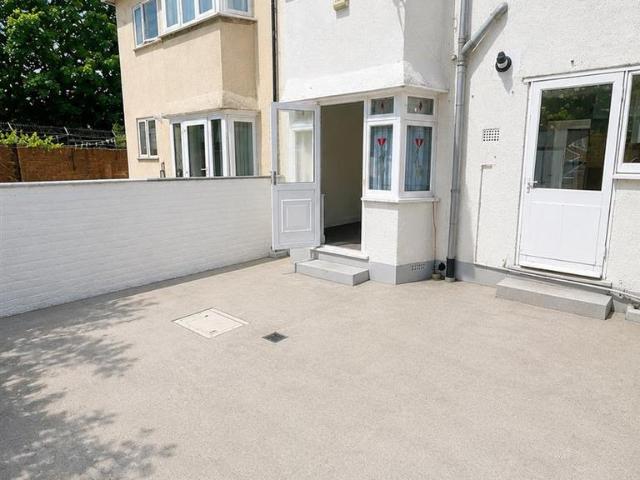 4 bedroom terraced house to rent