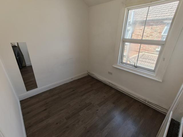 4 bedroom terraced house to rent