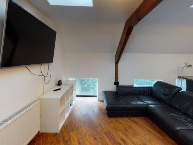 4 bedroom terraced house to rent