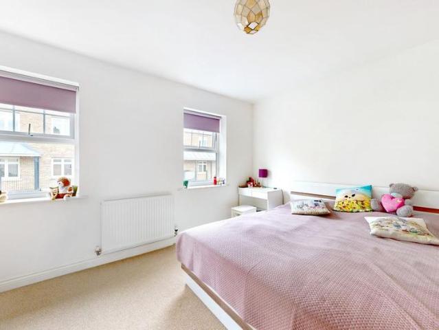 4 bedroom terraced house to rent