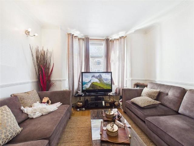 4 bedroom terraced house to rent