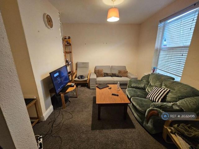 4 bedroom terraced house to rent