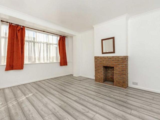 4 bedroom terraced house to rent