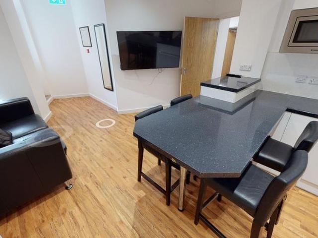 4 bedroom terraced house to rent