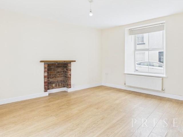 4 bedroom terraced house to rent