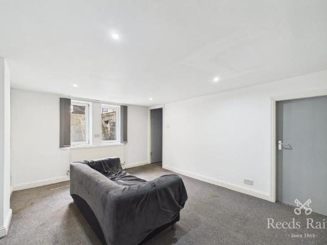 4 bedroom terraced house to rent