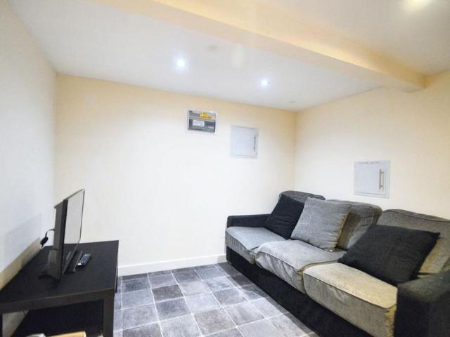 4 bedroom terraced house to rent
