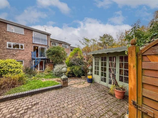 4 bedroom terraced house to rent