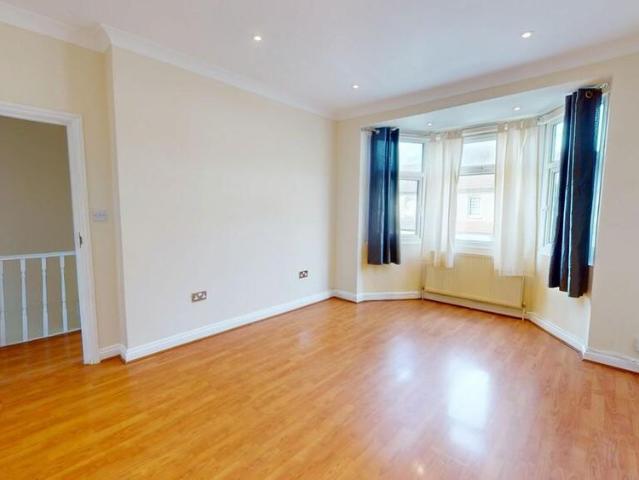 4 bedroom terraced house to rent