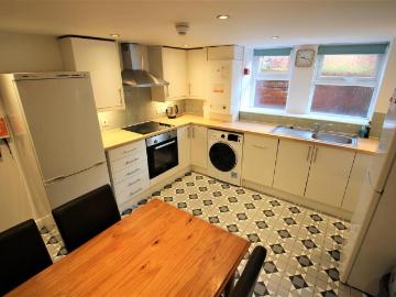 4 bedroom terraced house to rent