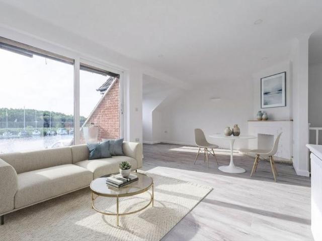 4 bedroom terraced house to rent