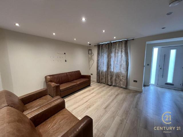 4 bedroom terraced house to rent