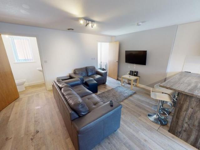 4 bedroom terraced house to rent