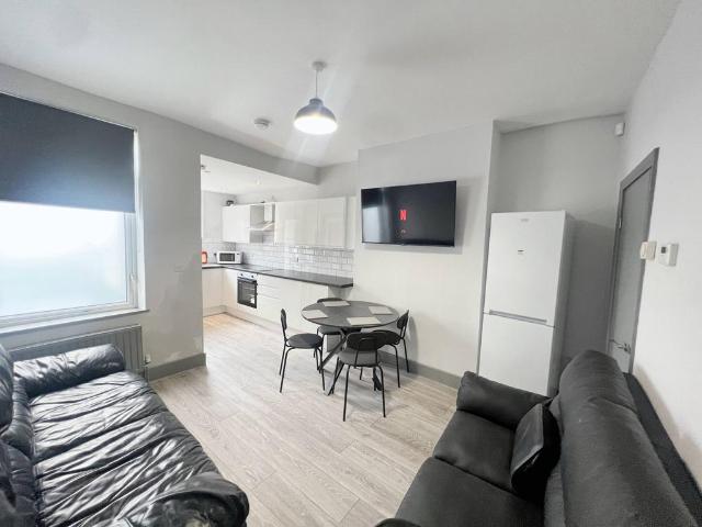 4 bedroom terraced house to rent