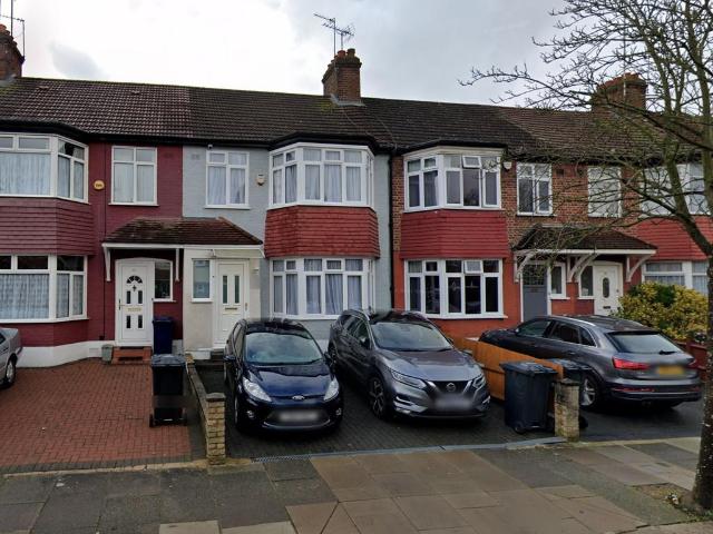4 bedroom terraced house to rent