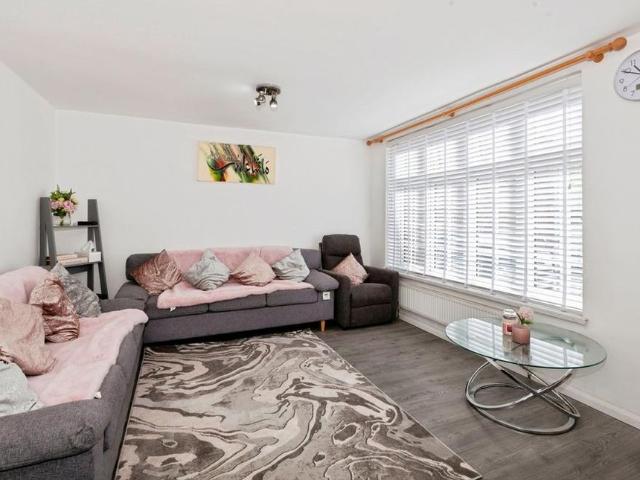 4 bedroom terraced house to rent