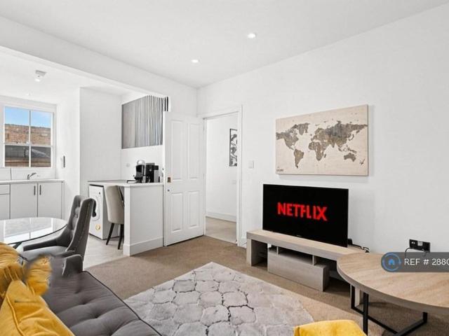 4 bedroom terraced house to rent