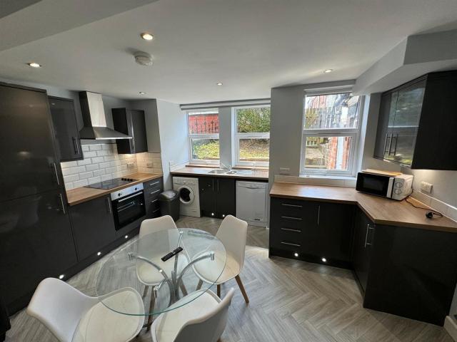 4 bedroom terraced house to rent
