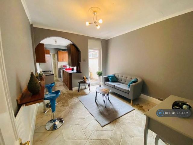 4 bedroom terraced house to rent