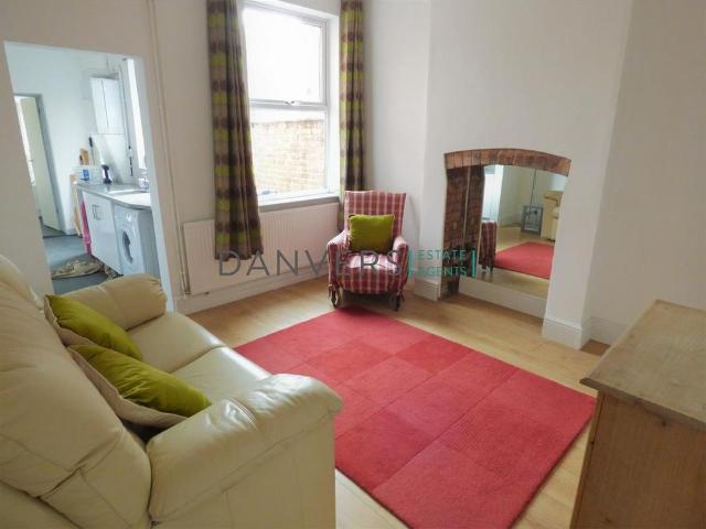 4 bedroom terraced house to rent