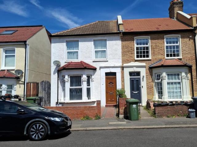 4 bedroom terraced house to rent